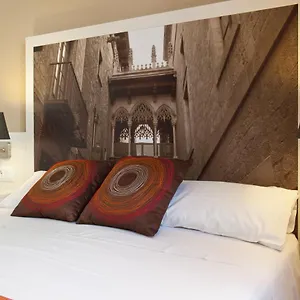 https://bcngotic-33.catalonia-hotels.com